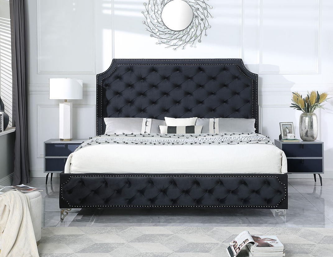 B830 Leilah Black Platform Bed