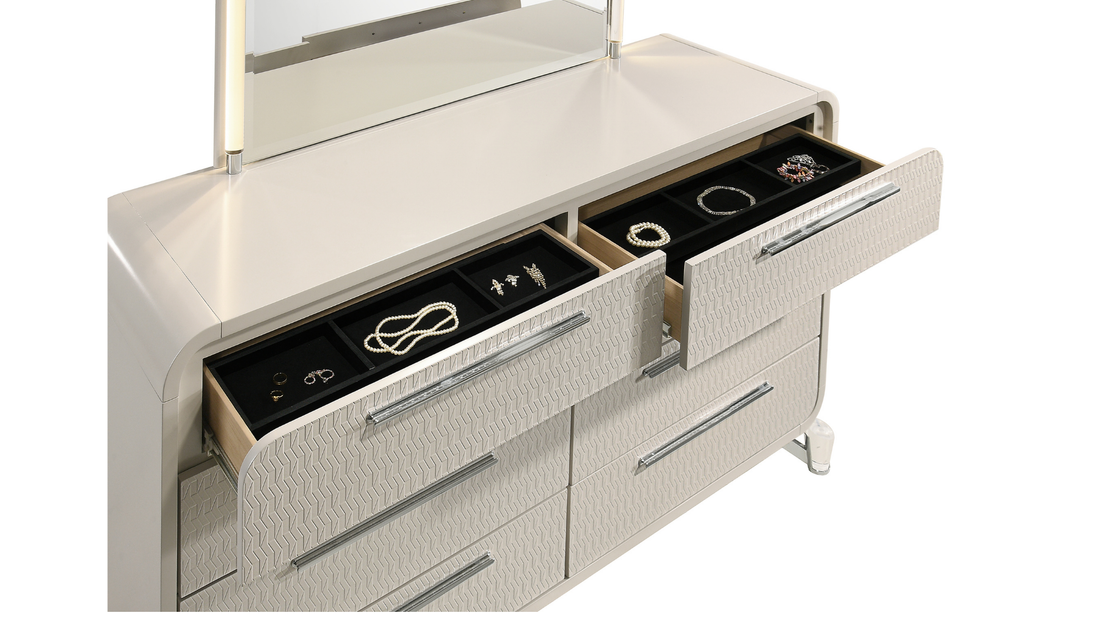 B6750 Delilah Queen and King bedroom set